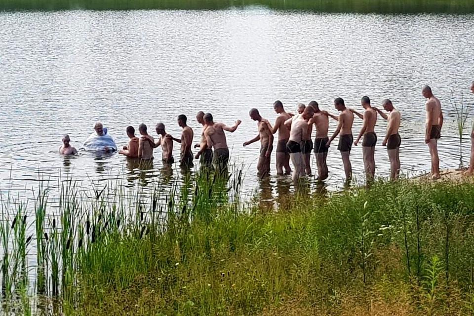 Таинство Крещения приняли 32 призывника. Фото: новосибирская митрополия.