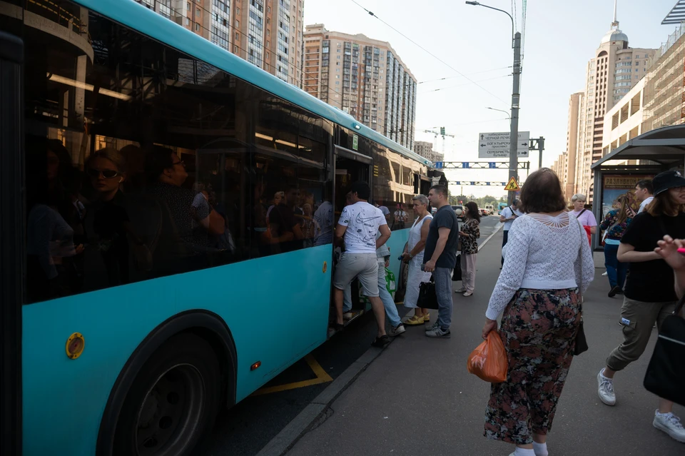 Расписание пяти автобусов изменится с 1 августа в Петербурге.