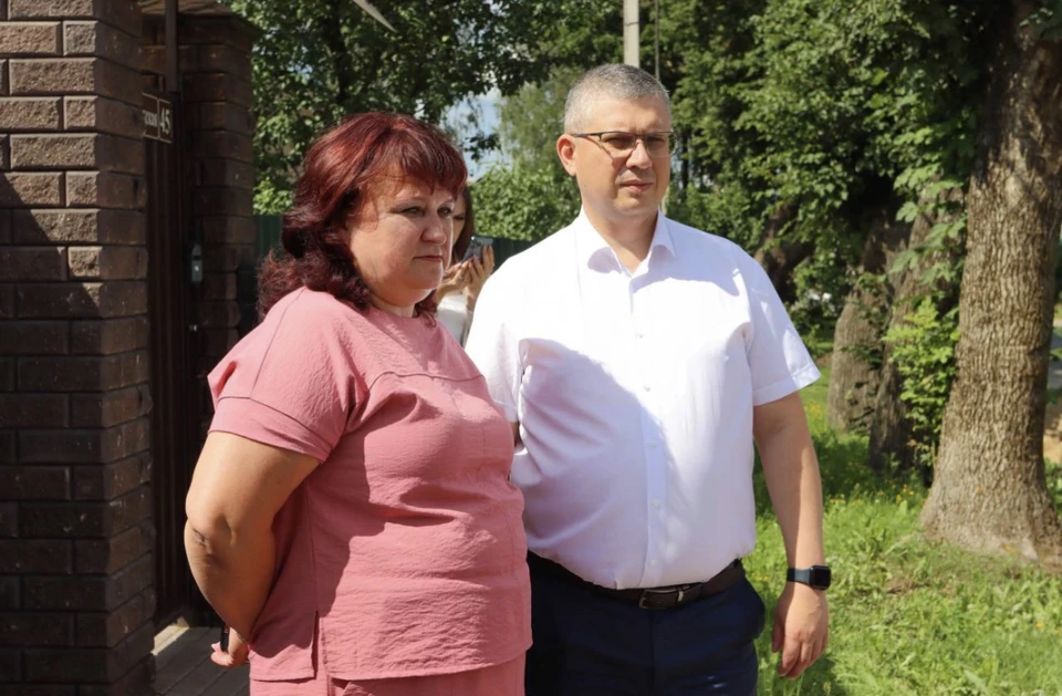 Глава Смоленска оценил работу новой техники «Зеленстроя». Фото: телеграм-канал Александра Новикова.