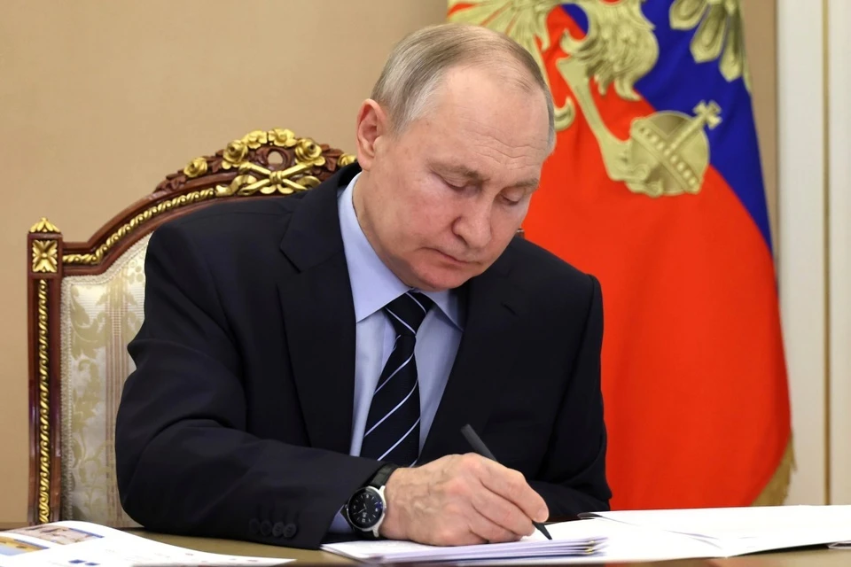 Путин подписал закон о блокировке денег иностранцев, попавших под ограничения России