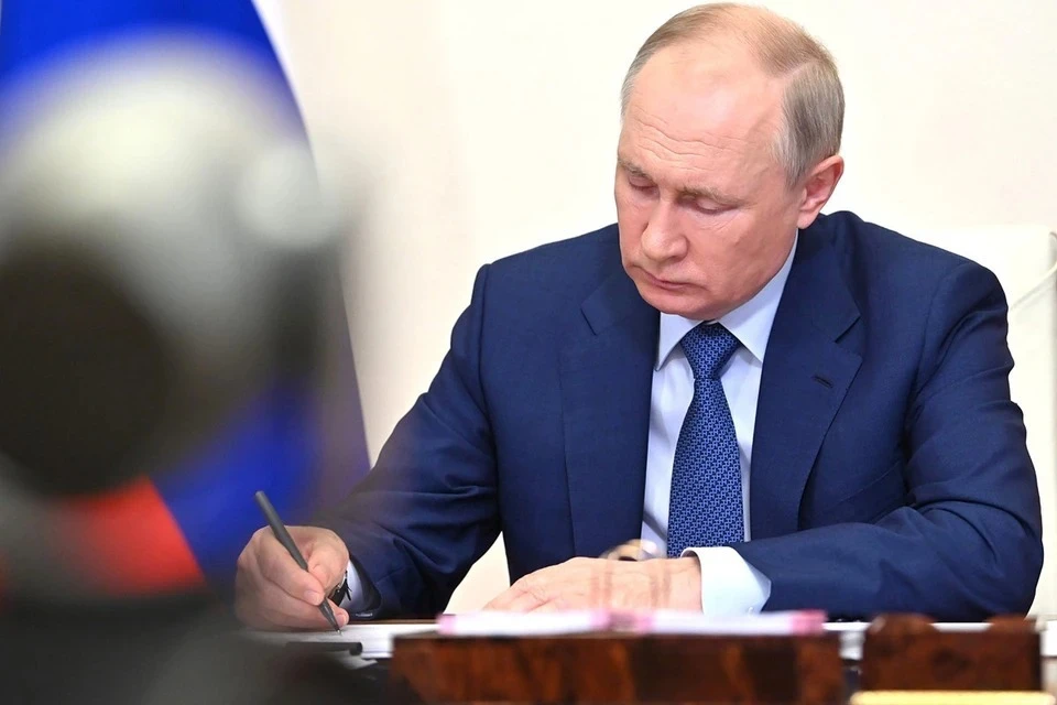 Путин подписал закон о запрете выезда за границу после вручения повестки