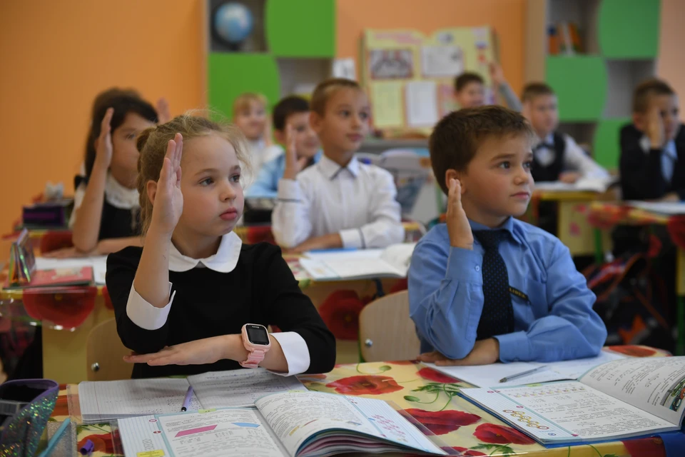 В первый класс ребята пойдут с новыми школьными наборами