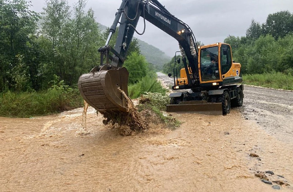 Вода продолжает прибывать.