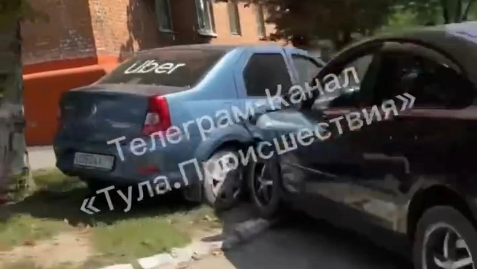 В ДТП в Узловой пострадала 32-летняя женщина-пассажир автомобиля Mazda