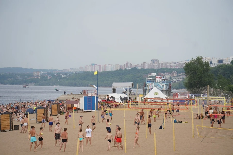 Самарцев призывают быть осторожнее в жару и не проводить много времени под солнцем