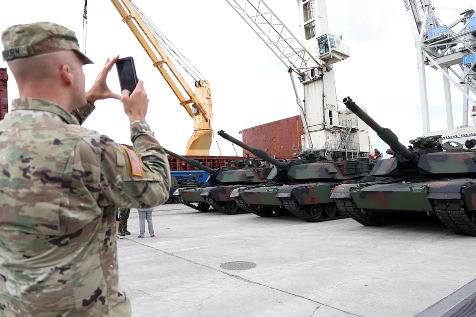 Отправка первой партии танков Abrams на Украину официально одобрена