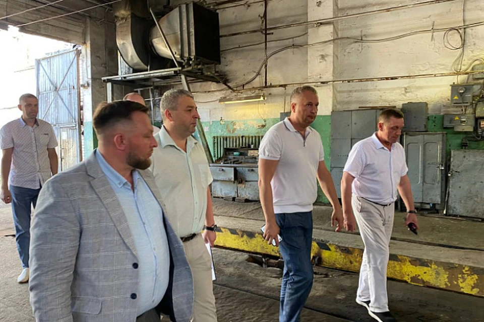 Сотрудники АТП жаловались на условия работы, поэтому чиновники и нанесли визит. Фото: kirovreg.ru