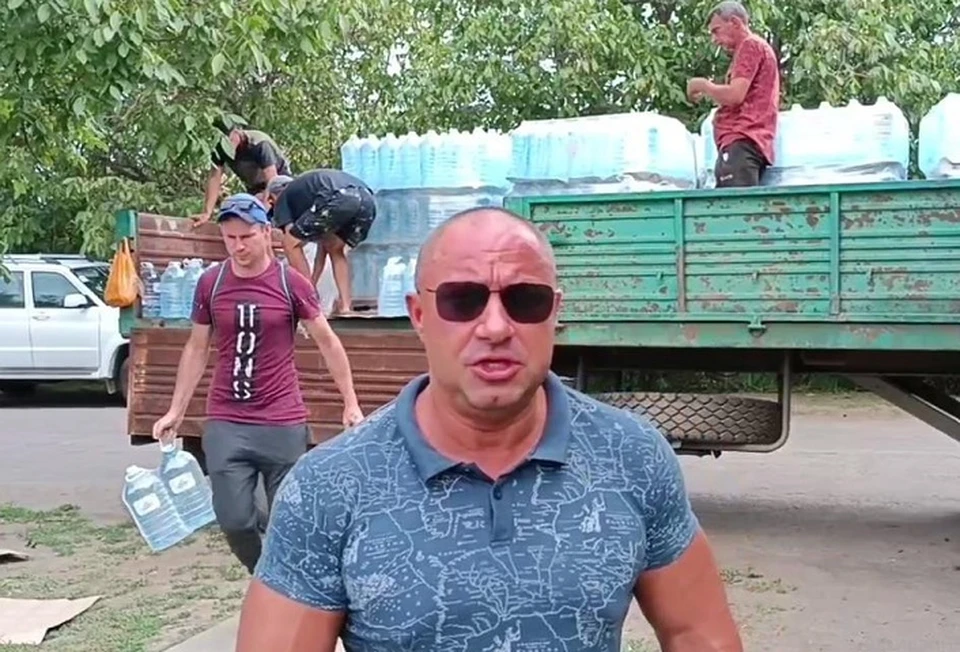 Сразу 10 тонн питьевой воды было доставлено в Каховский округ. Фото: администрация Каховкого округа.