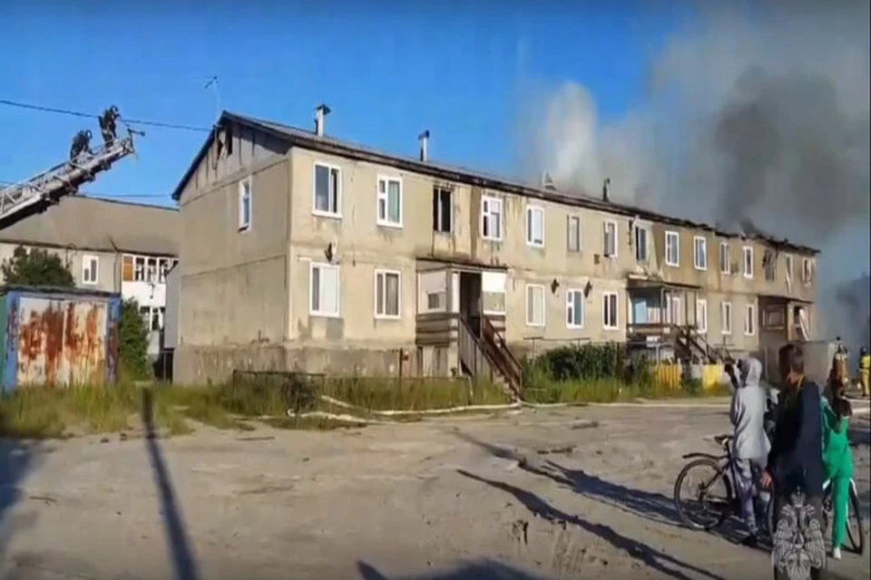 Фото: место пожара / Главное управление МЧС России по ЯНАО.