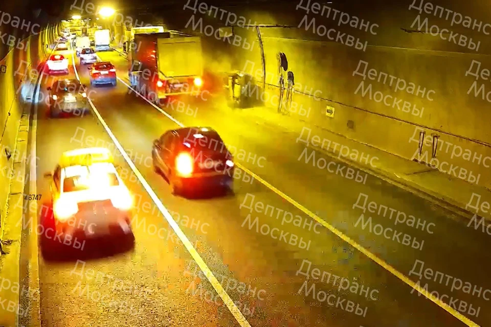 На месте ДТП работают оперативные службы города