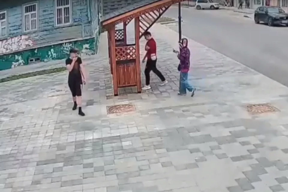 Полицейские разыскали нарушителя, сломавшего остановку в Кимрах Фото: vk.com/podslushano_kimrskiy_raion