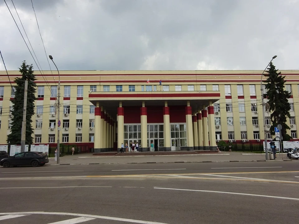 Если метробус когда-нибудь появятся, то одной из его конечных остановок будет главный корпус ВГУ.