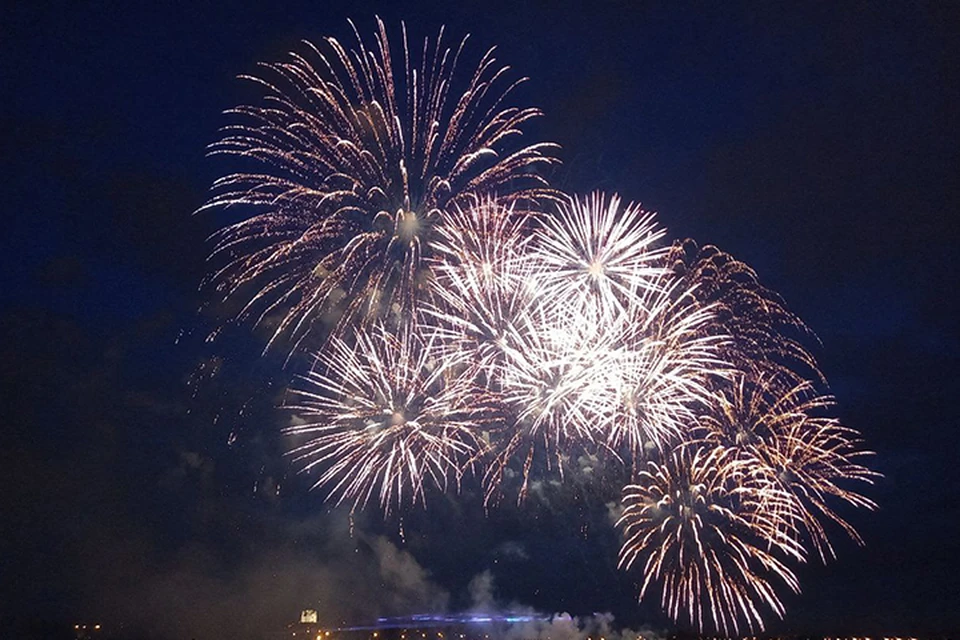 В Новокузнецке на День шахтера прогремит сразу два праздничных салюта.
