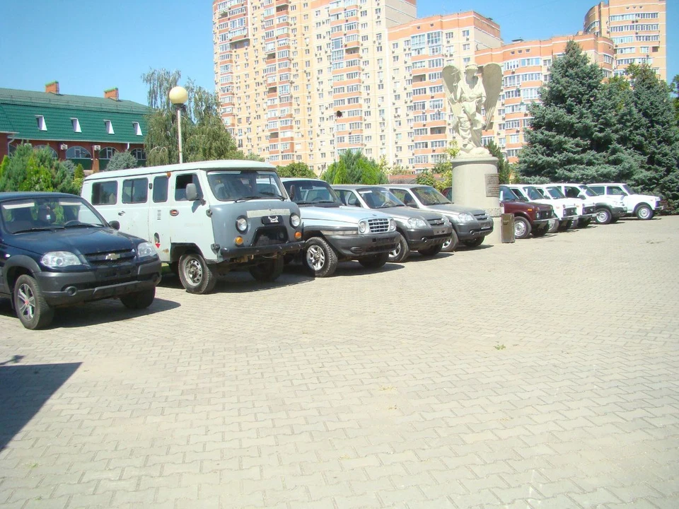 Автомобили передали на СВО. Фото: Геннадий Подлесный