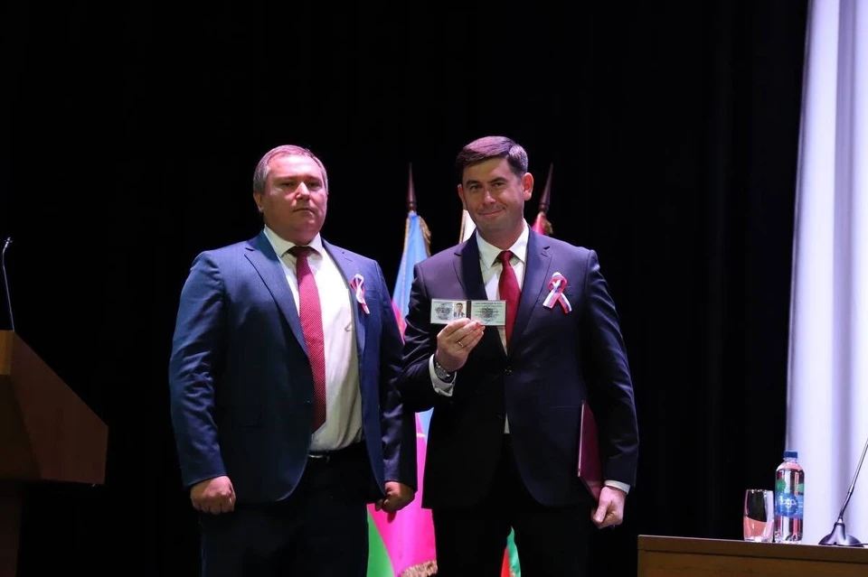 Станиславу Гайнюченко вручили удостоверение Фото: admkrai.krasnodar.ru