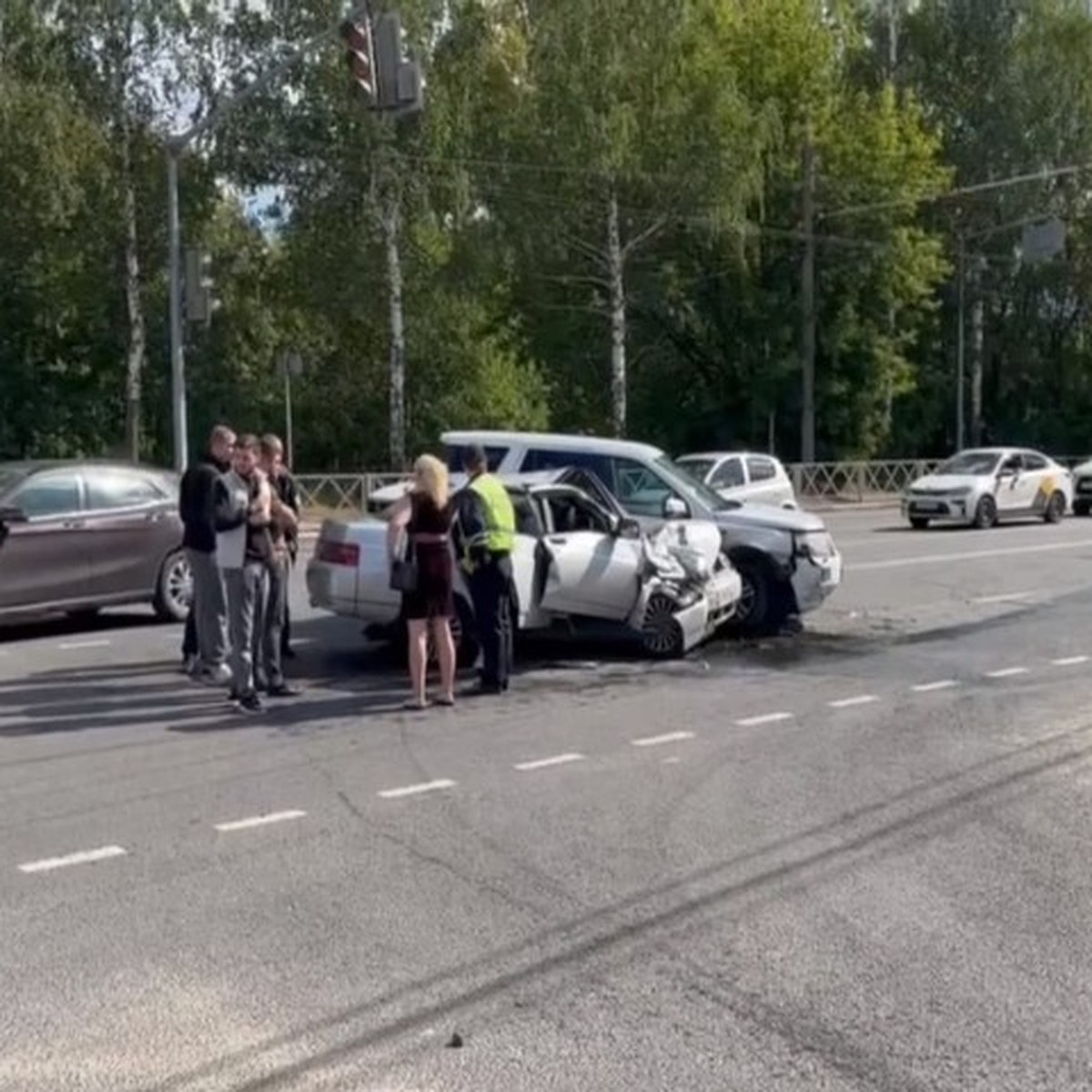 В Ярославле на Полушкиной роще в ДТП пострадали три человека - KP.RU