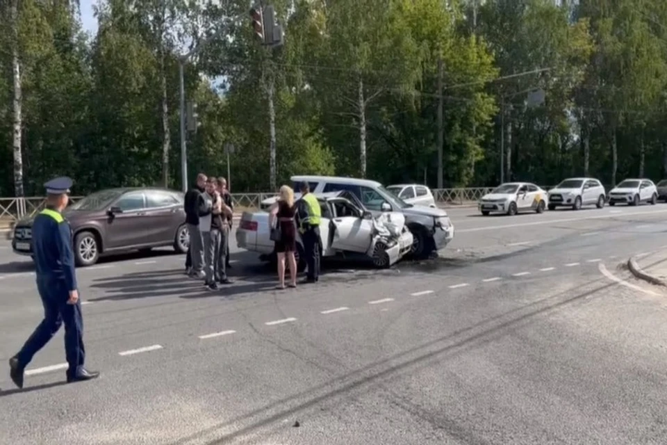 В Ярославле на Полушкиной роще в ДТП пострадали три человека. ФОТО: УГИБДД УМВД России по Ярославской области