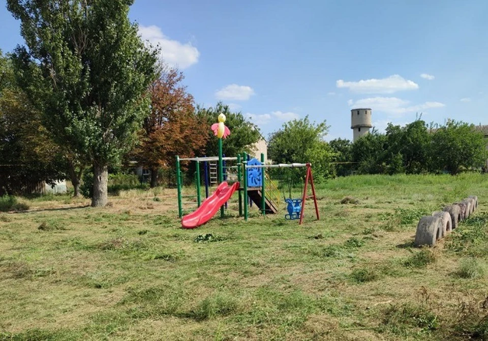 Благодаря коммунальщикам населенные пункты округа сияют чистотой. Фото: администрация Каховского округа.