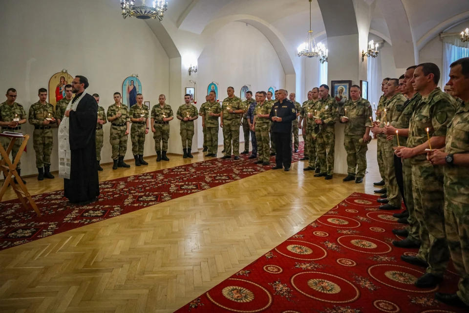 Росгвардейцы простились с товарищами, погибшими в страшной аварии на КАД в Ленобласти.