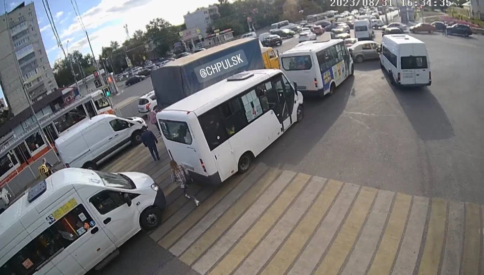 В Ульяновске на подъезде к минаевском мосту собралась огромная пробка | ФОТО: телеграм-канал ЧП-Ульяновск