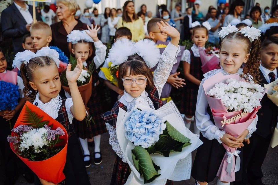 Все члены семьи должны проявлять положительное отношение к новому статусу ребенка.
