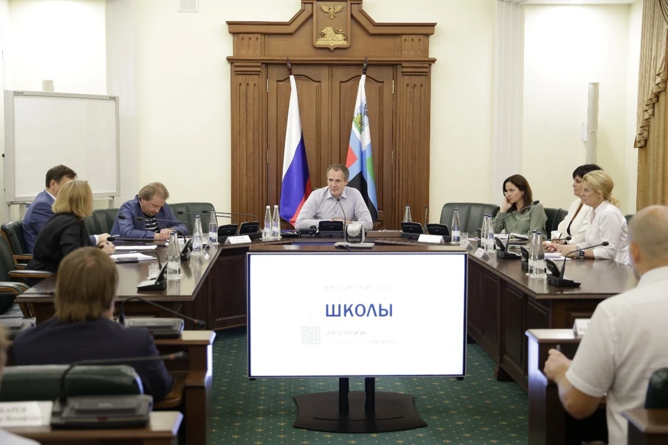 «Повторяться нам ни к чему»: Гладков не одобрил проекты двух школ в Белгородском районе.