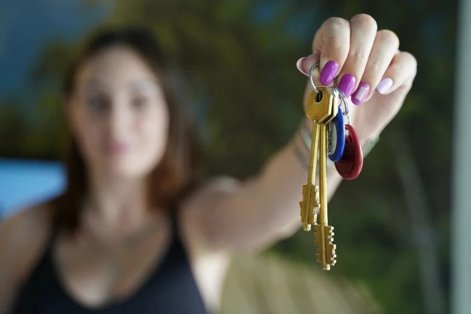 Бывшая супруга получила дубликат ключей от квартиры