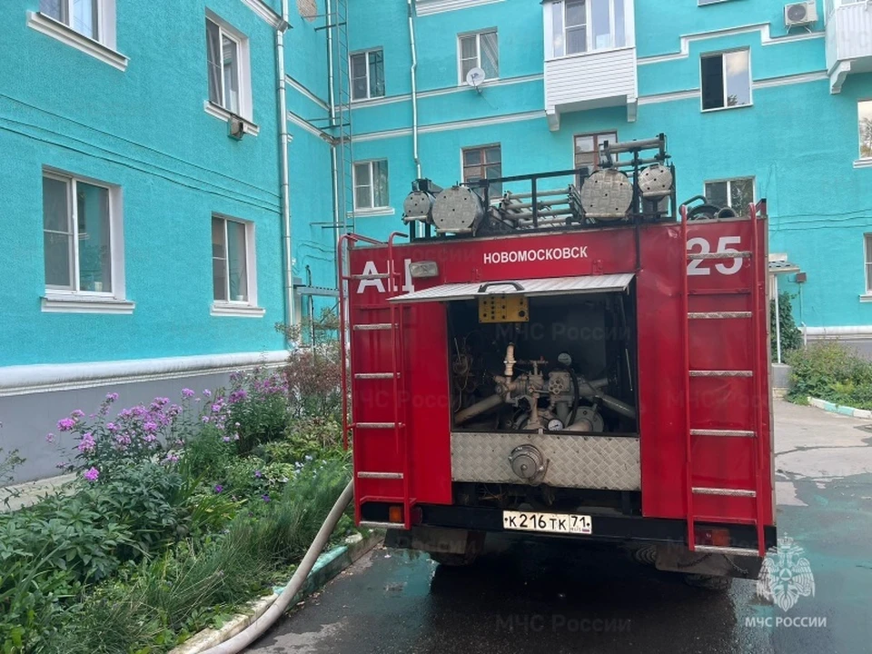 Во время пожара в многоквартирном доме в Новомосковске спасли одного человека