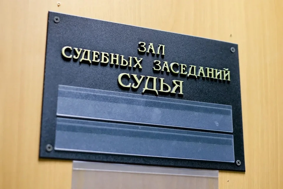Петербурженку будут судить за то, что она кинула кружку в лицо пенсионерке.