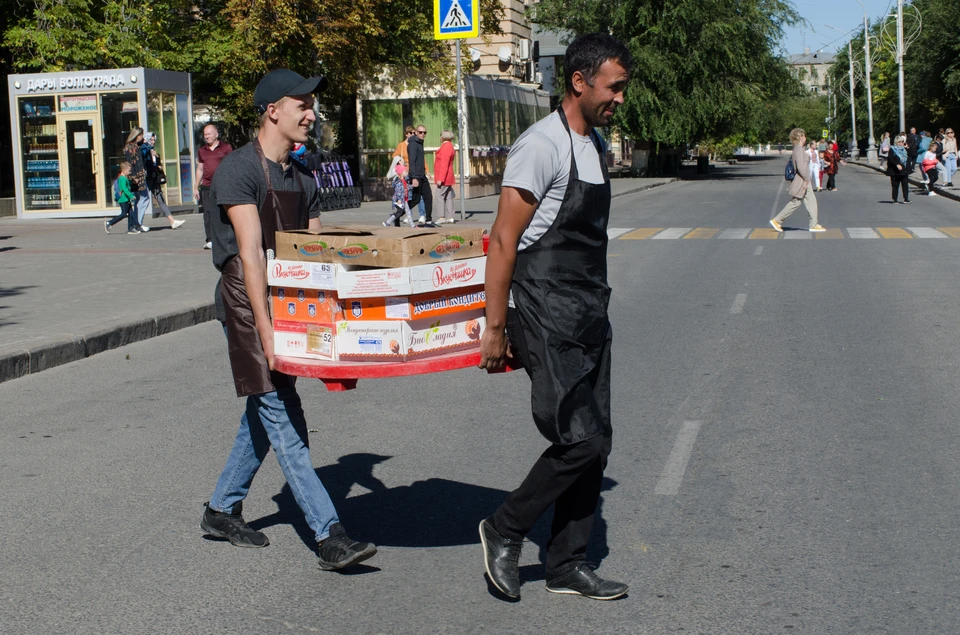 В центре Волгограда на День города предстоит убрать тонны мусора
