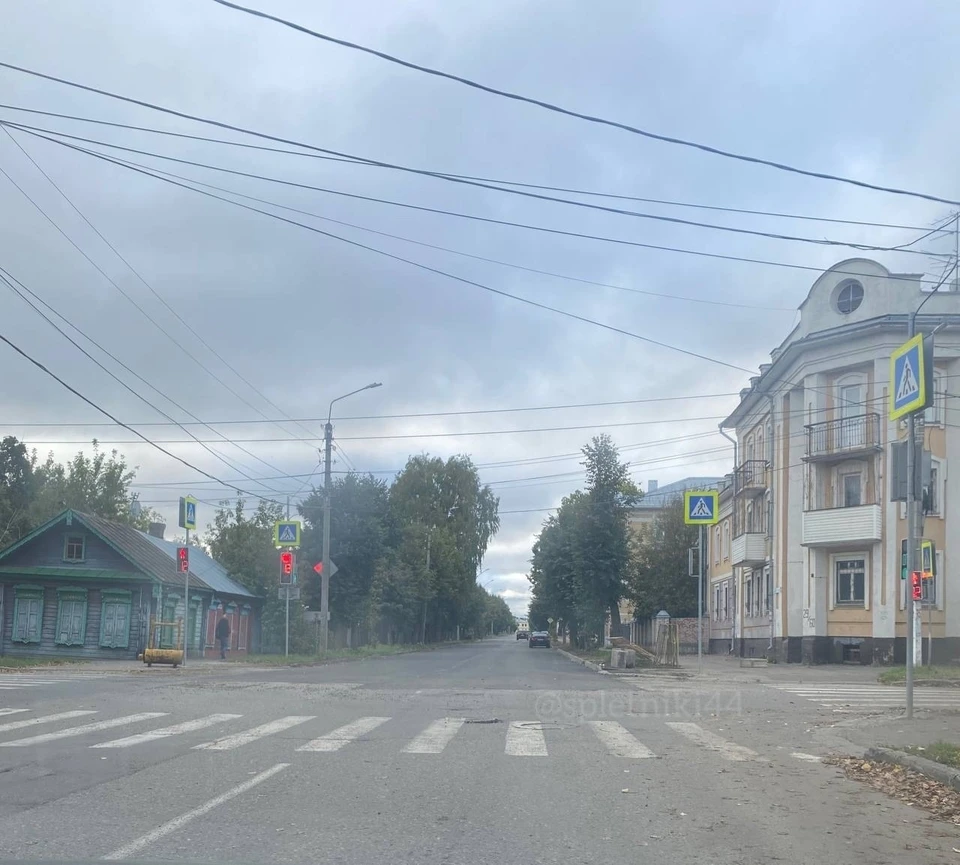 В Костроме возобновилось движение транспорта по участку улицы Козуева. Фото: vk.com/anonymouscomplaint