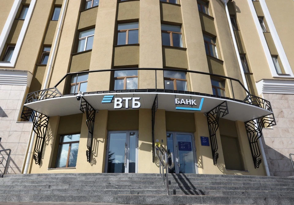 ДО «Площадь Петра Великого» — крупнейший офис банка расположен в центре Липецка.