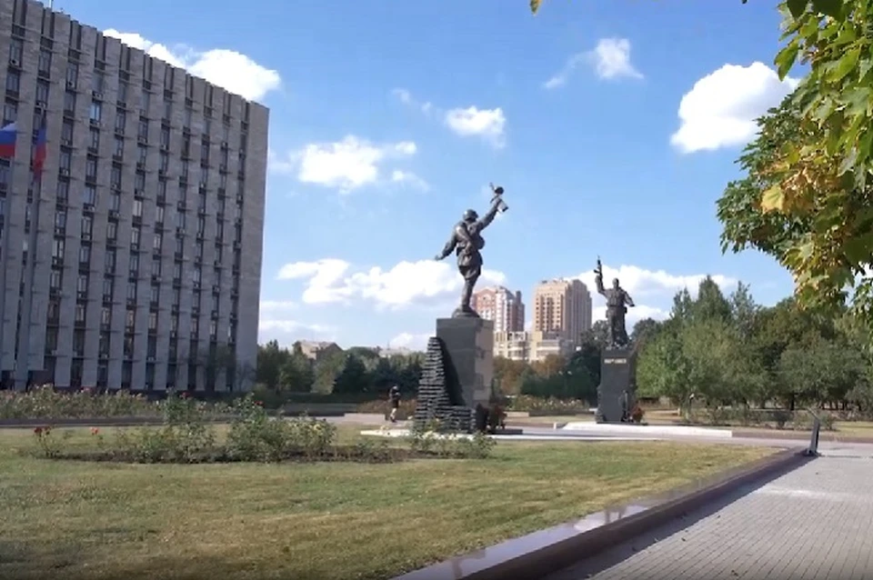 В центре Донецка установили новый мемориальный комплекс. Фото: ТГ/Пушилин