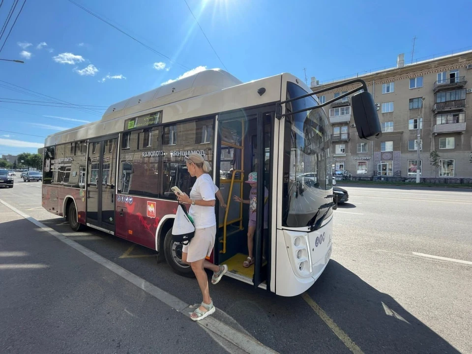 Первый новый автобус уже вышел по самому востребованному маршруту. Фото: администрация Магнитогорска.
