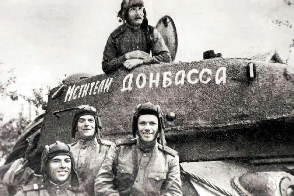 По данным историков, в Донбасской наступательной операции было задействовано 1 миллион 53 тысячи человек