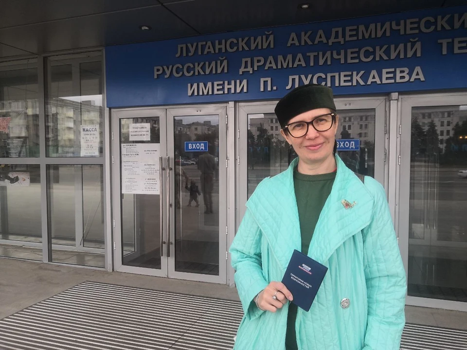 Поэтесса Елена Заславская проголосовала на выборах в ЛНР