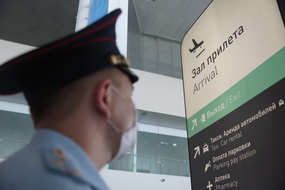 Пассажирам пришлось ждать из-за подготовки бортов к полету.