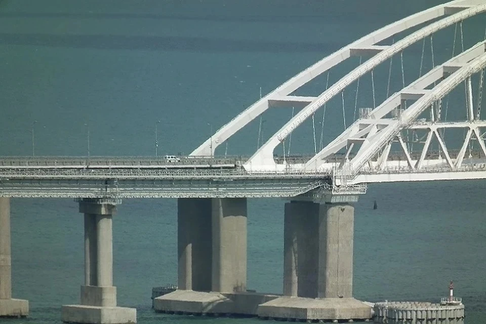 Крымский мост временно закрыли для машин