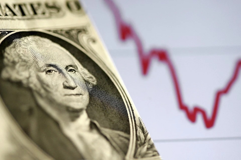 Центробанк РФ повысил курс доллара до 95,98 рубля на 14 сентября 2023