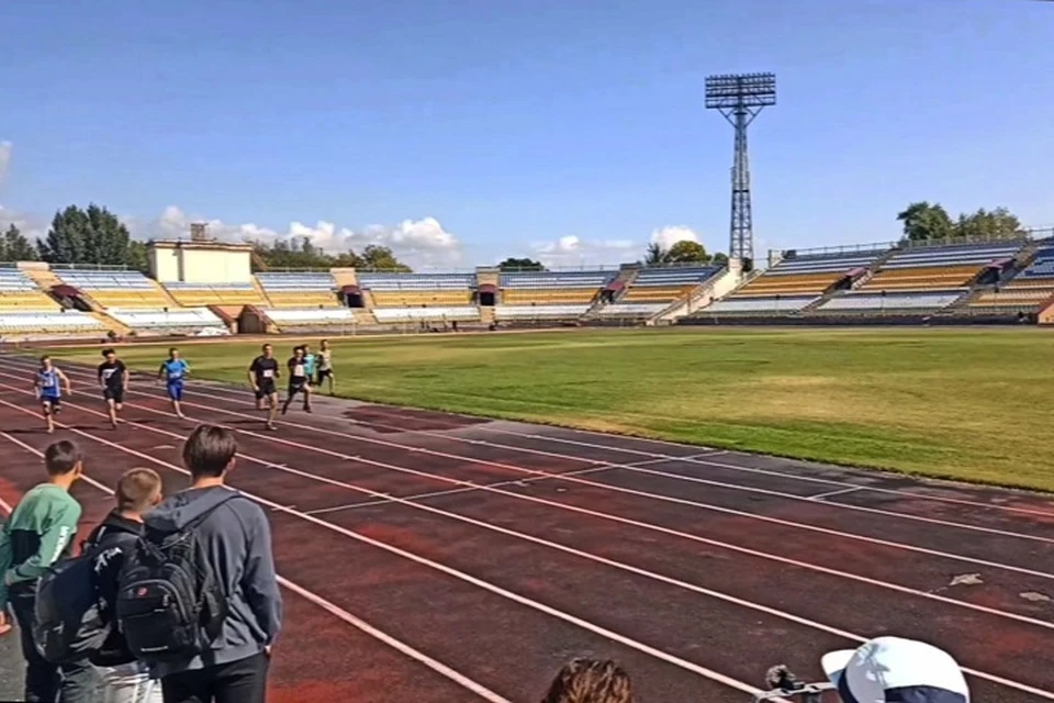 На республиканском стадионе «Авангард» в Луганске стартовал открытый чемпионат по легкой атлетике. Фото - скрин из видео Минспорта ЛНР