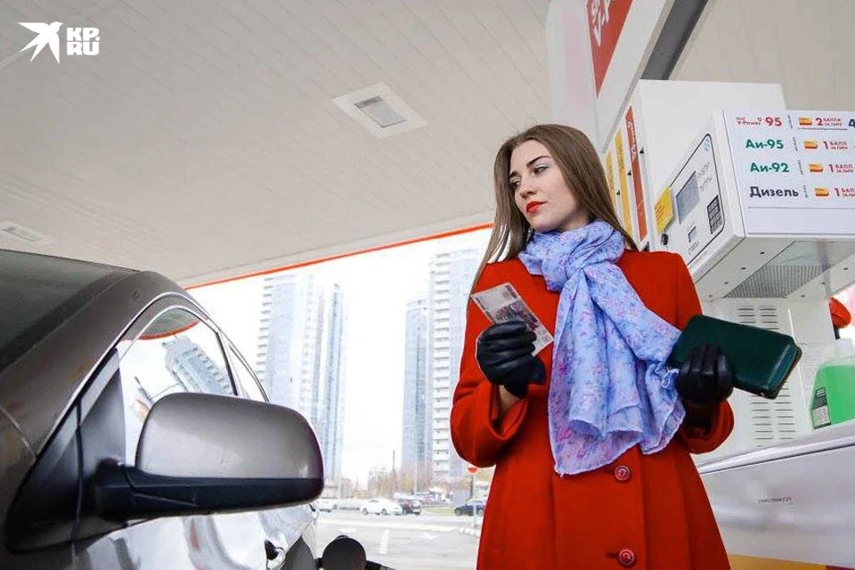 Средняя цена за литр 98-го бензина в августе составила 67,72 рубля.