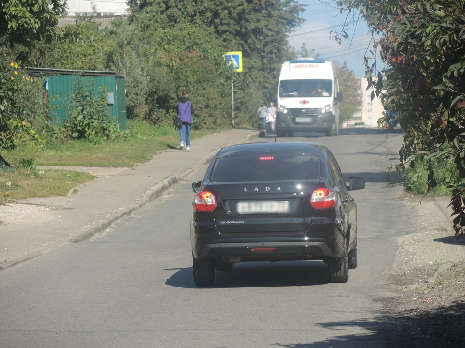 Улицу Пугачева многие водители из Юго-Западного района используют как дублер Верхней Дубровы.