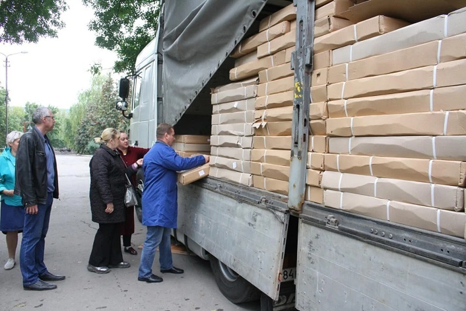 В Макеевку из Югры привезли мебель для школ. Фото: Министерство образования и науки ДНР