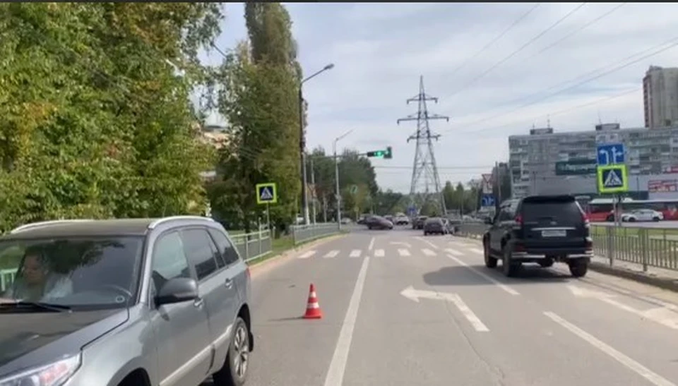 Иномарка сбила бабушку с ребенком на переходе в Щербинках.