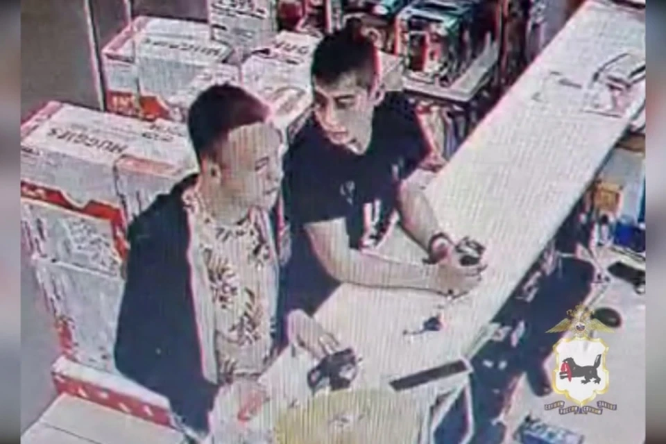 Полиция в Иркутске разыскивает двоих похитителей наушников