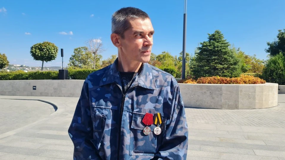Воин поощрен за героизм в борьбе с международным нацизмом. Фото: sev.gov.ru