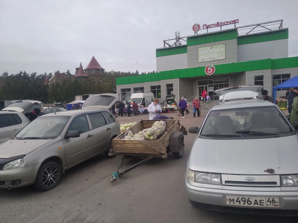 Торговля развернулась в нескольких точках города