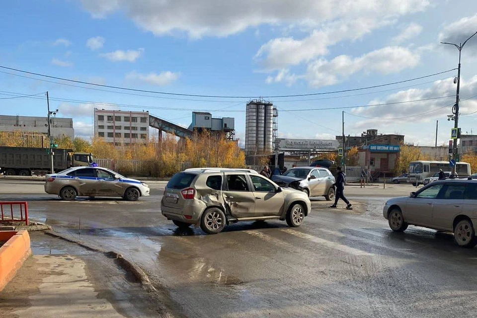ДТП произошло на перекрестке Строителей — Дзержинского. Фото: ОГИБДД МУ МВД России «Якутское»