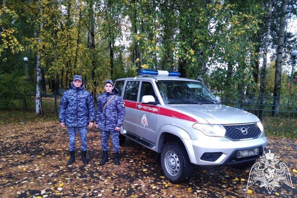 Уточнив приметы ребенка, росгвардейцы немедленно приступили к обследованию ближайших улиц и дворов. Фото: управление Росгвардии Томской области