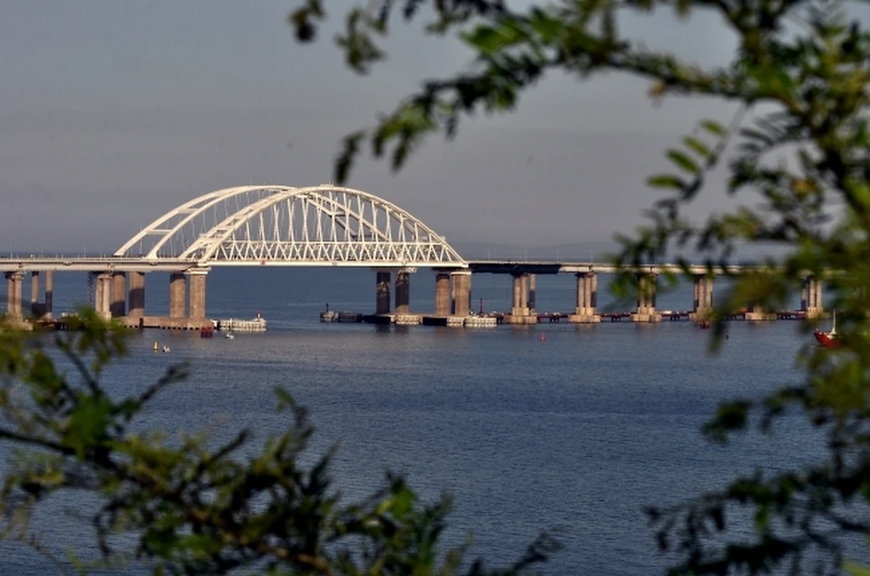 На Крымскому мосту перекрыли движение